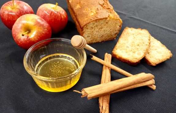 Recette du Chef Ratatouille : Cake moelleux aux pommes et à la cannelle